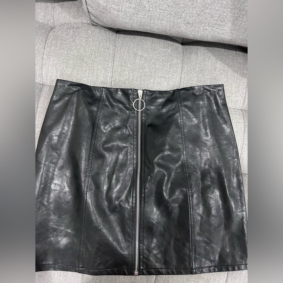 Shinestar Dresses & Skirts - 🔥 DEALS 🔥 
SHINESTAR • Faux Mini Leather Skirt • sz L •